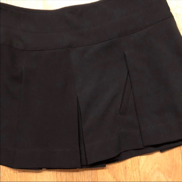 Guess pleated skirt - Picture 3 of 6